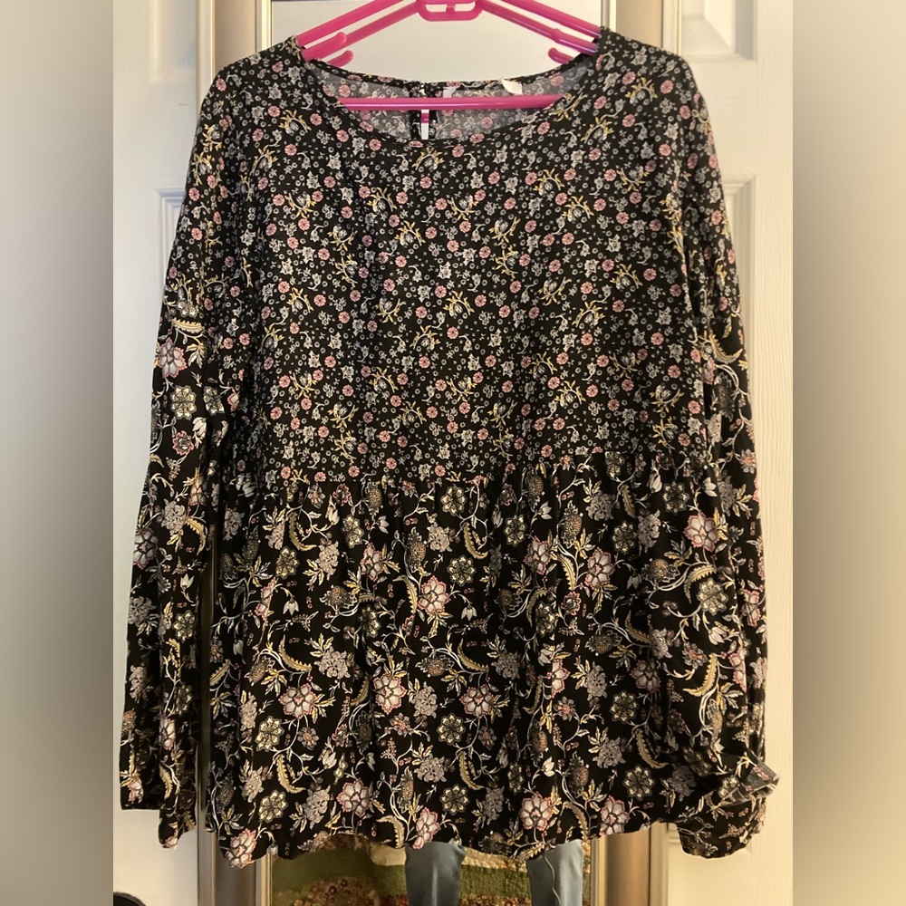 Size Medium, floral boho style top by Venus. Perfect condition!